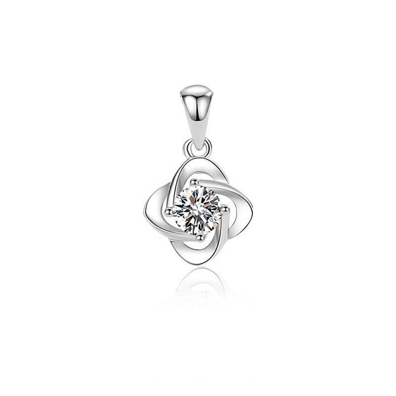 Clover Female Special Interest Light Luxury Summer Clavicle Chain Heart Pendants