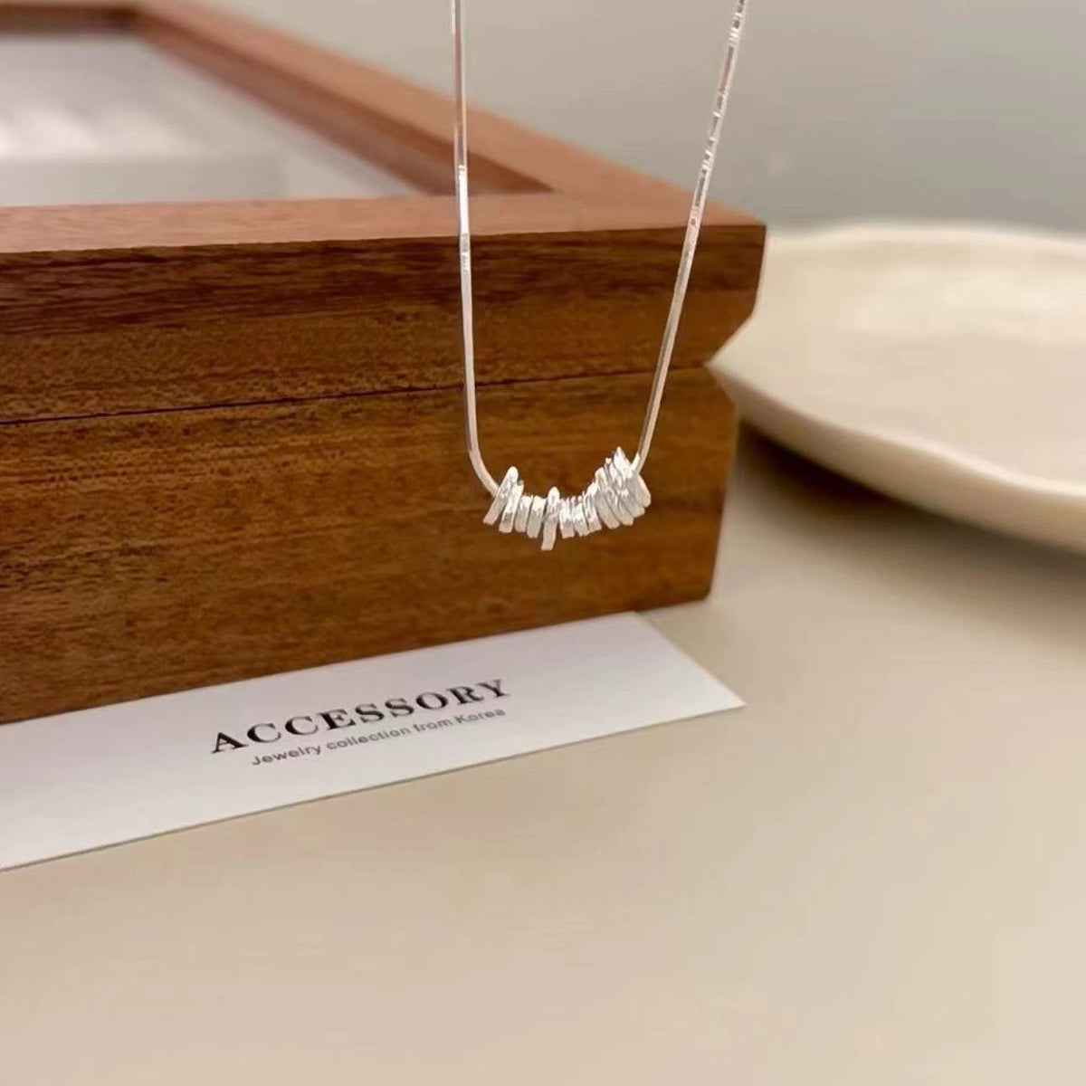Women's Sier Texture Small Pieces Of Irregular Simple Necklace