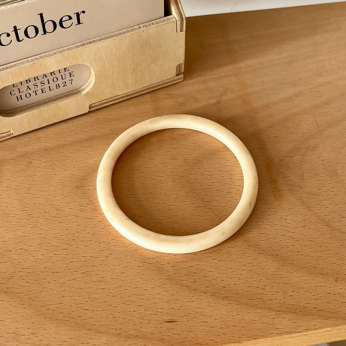 Fashion Trend Niche Round Resin Retro Blooming Bracelet