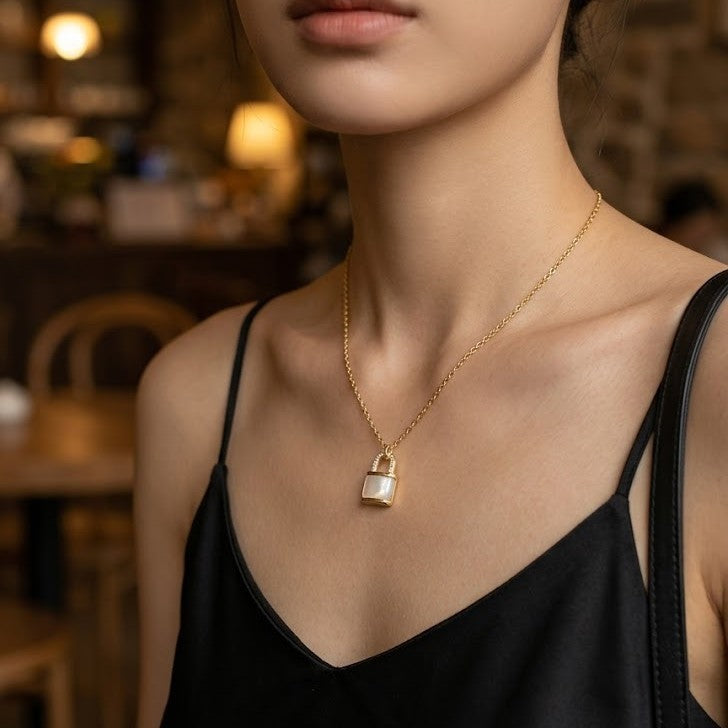 Female Minority Fashion Design Heart Bear Rotating Zircon Temperament Necklace