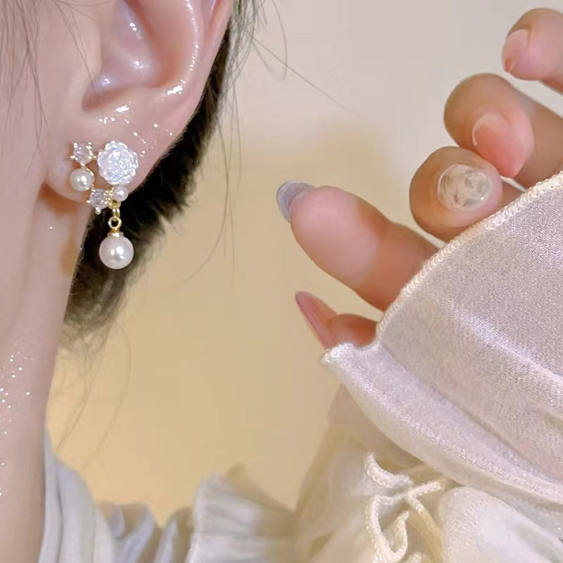 Women's Fresh Niche Design Flower French Pearl Rhinestone Earrings