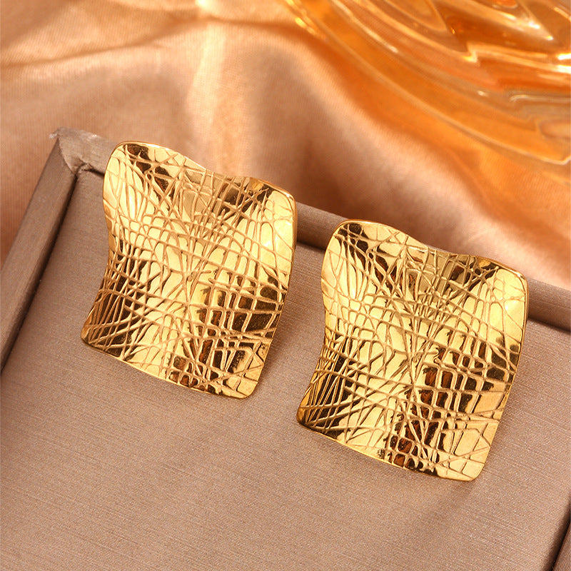 Retro Easy Matching Simple Titanium Steel Gold-plated Irregular Heart Maple Stud Earrings