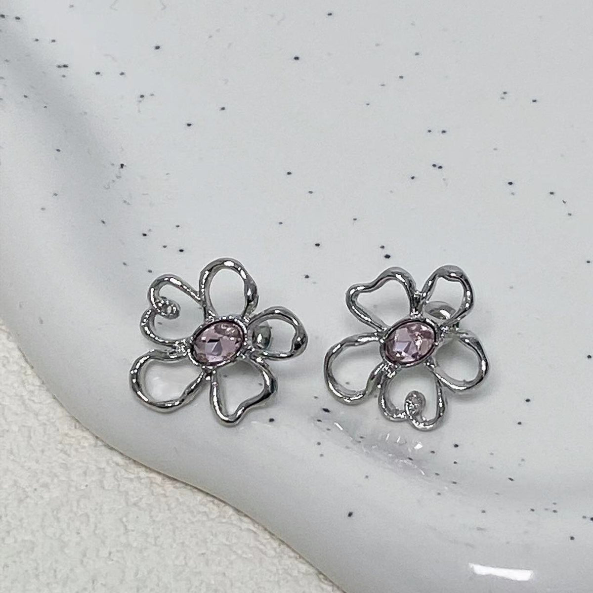 Women's Luxury Camellia Design Drip Glazed Flower Fashionable High-grade Earrings