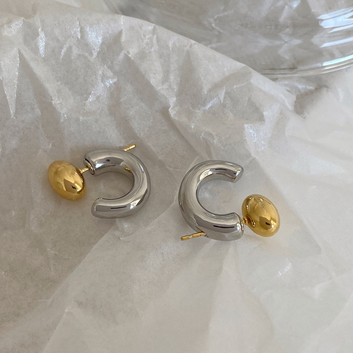 Women's Personalized Innovative Ear Half Opening Oval Light Luxury Gold Sier Stud Earrings