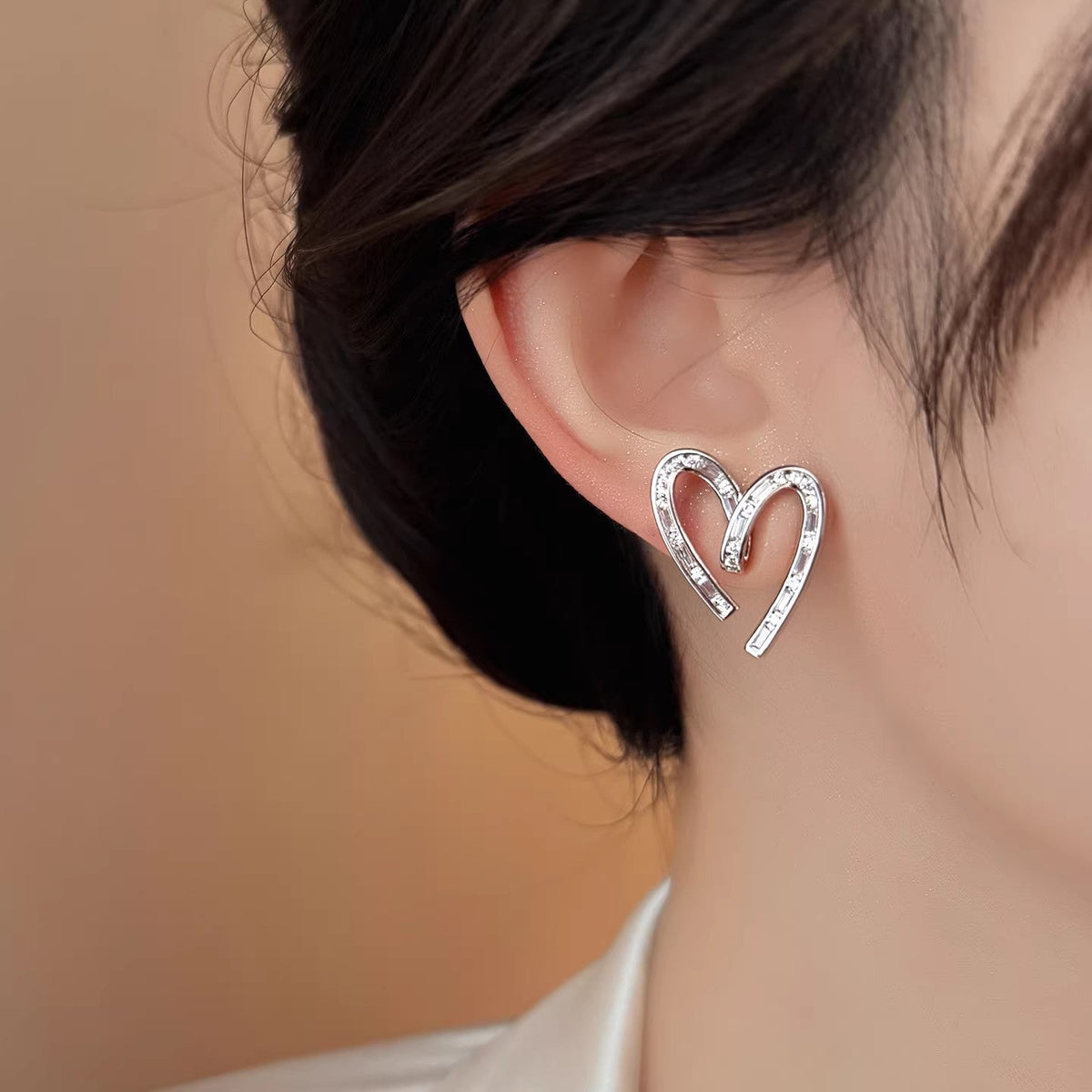 Women's Diamond Heart-shaped Light Luxury High-grade Niche Design Stud Earrings