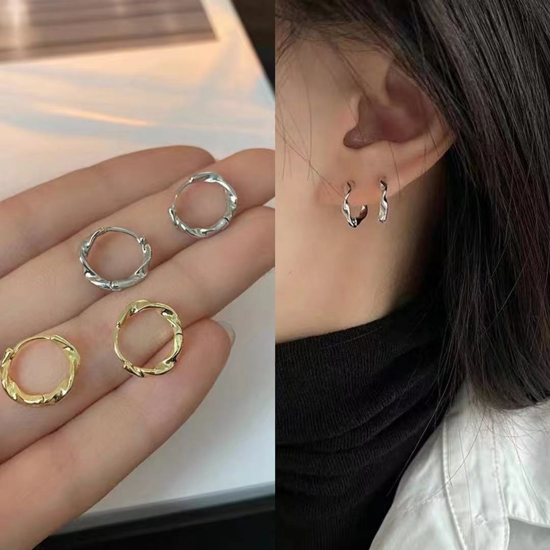 Graceful Petite Twisted Hoop Female Trendy Niche Design Small Ear Stud Earrings