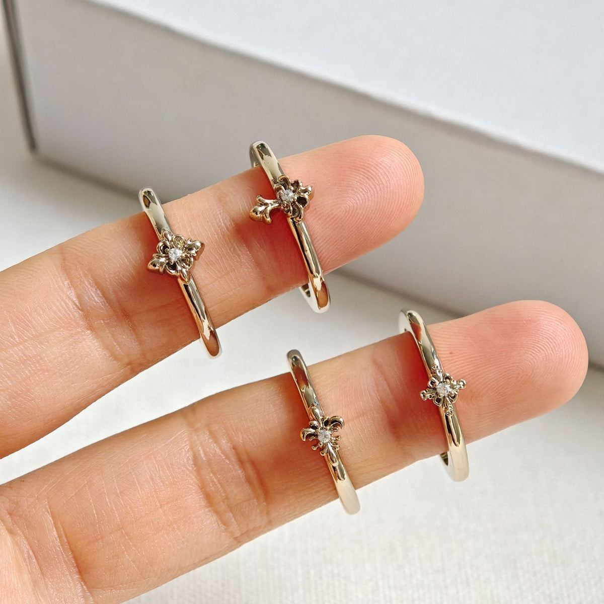 Women's Chinese Style Flower-de-luce Open-end Zircon Retro Affordable Luxury Simple Stylish Rings