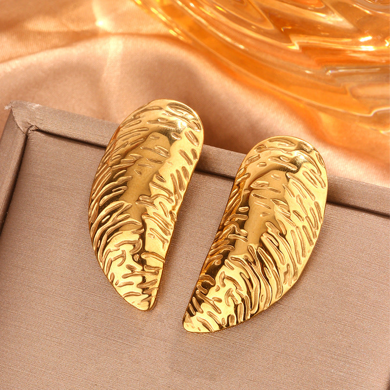 Retro Easy Matching Simple Titanium Steel Gold-plated Irregular Heart Maple Stud Earrings