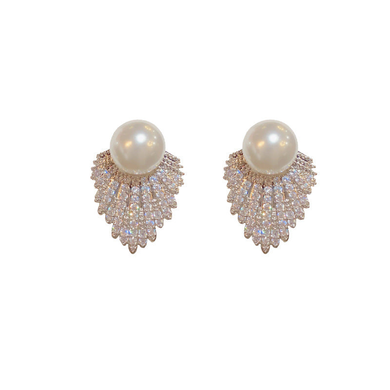 Women's Retro Personality Pearl High-grade Exaggerated Affordable Luxury Fashion Earrings
