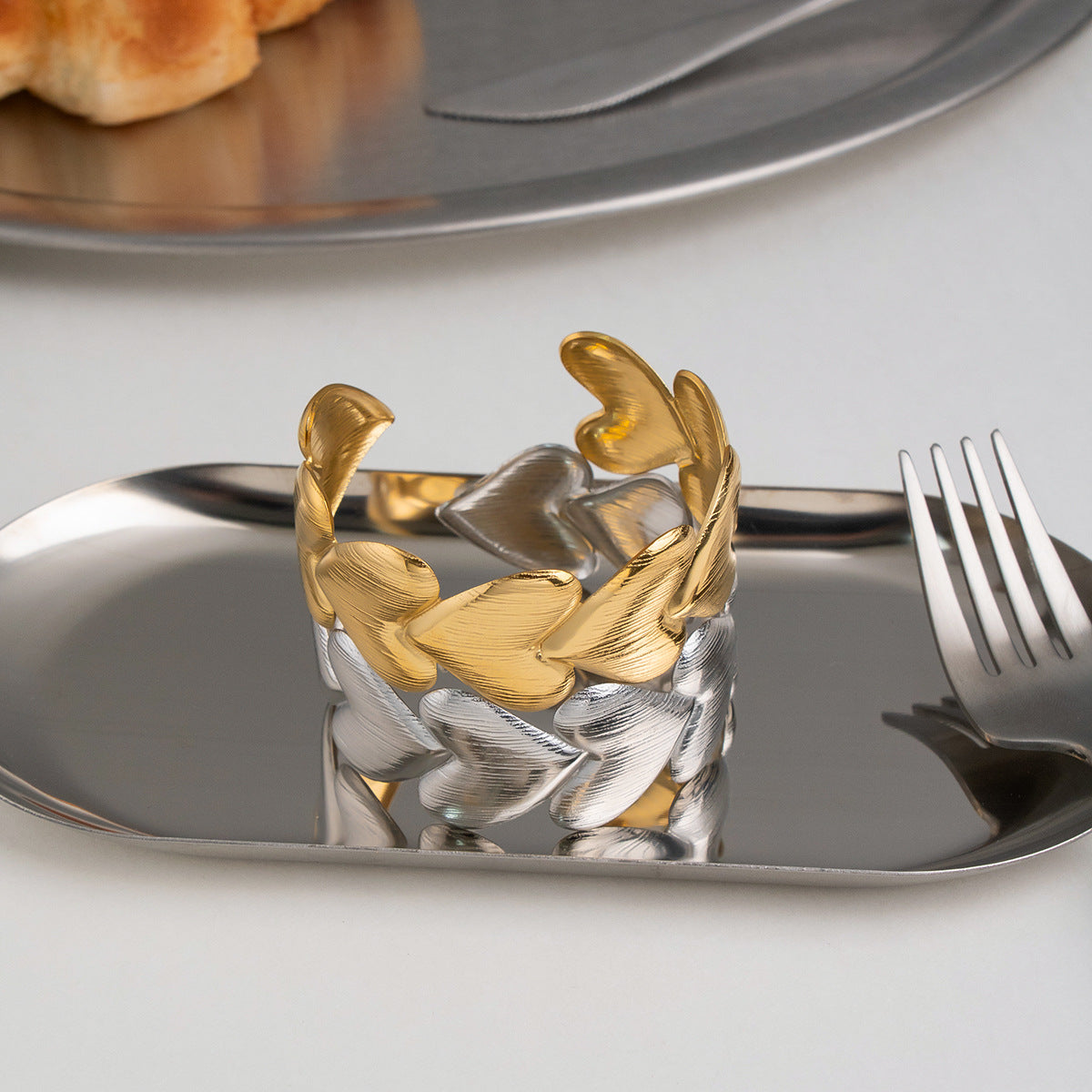 Stainless Steel Vacuum Gold-plated Heart-shaped Open-ended Bracelets