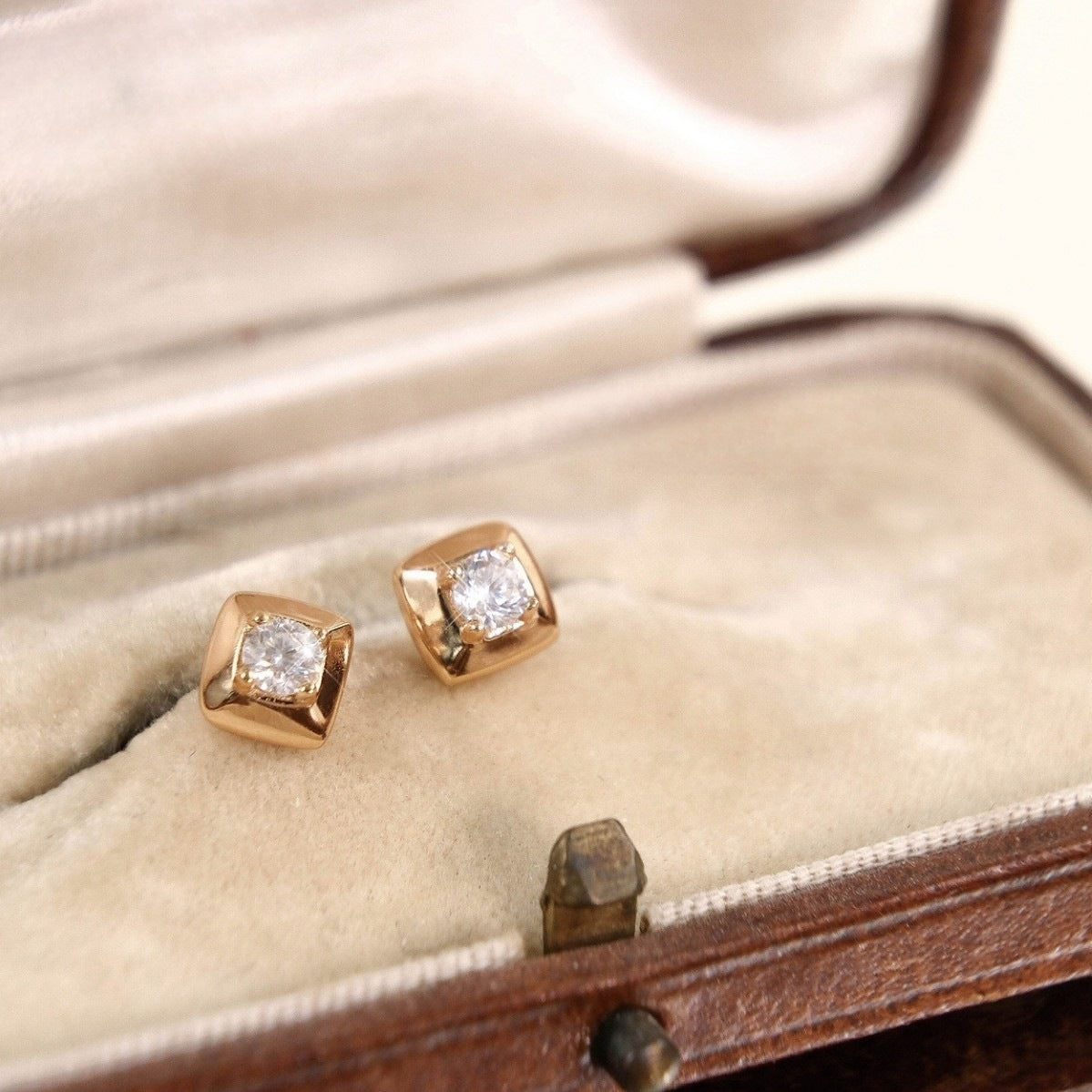 Women's Gold-plated Square Super Flash Zirconium Diamond Exquisite Stud Earrings