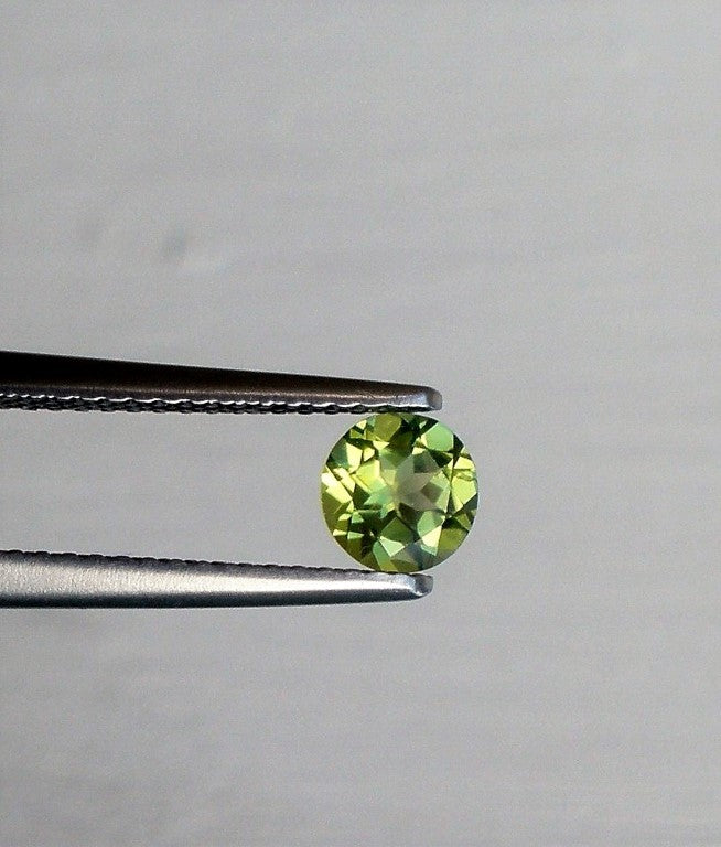 Peridot Round Cut Arizona Small VS AA