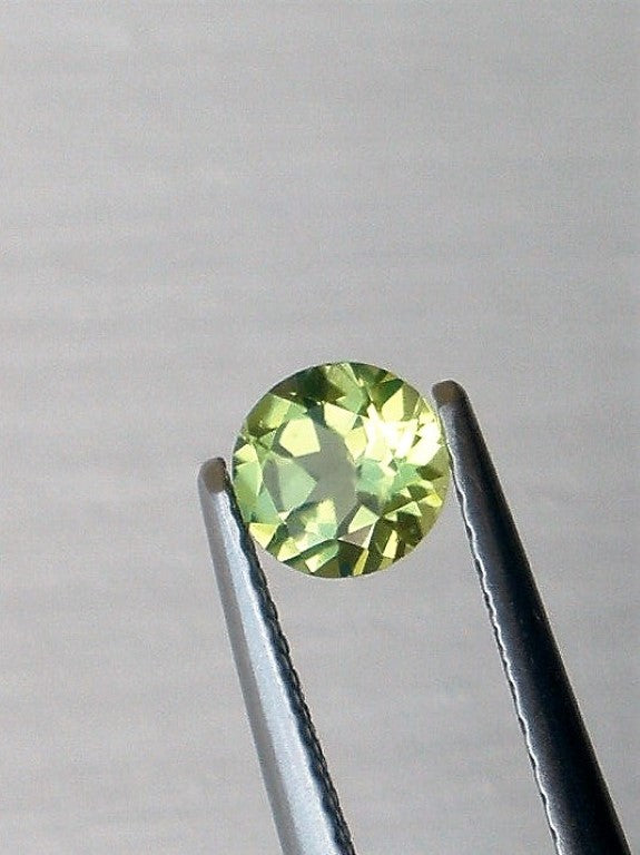Peridot Round Cut Arizona Small VS AA