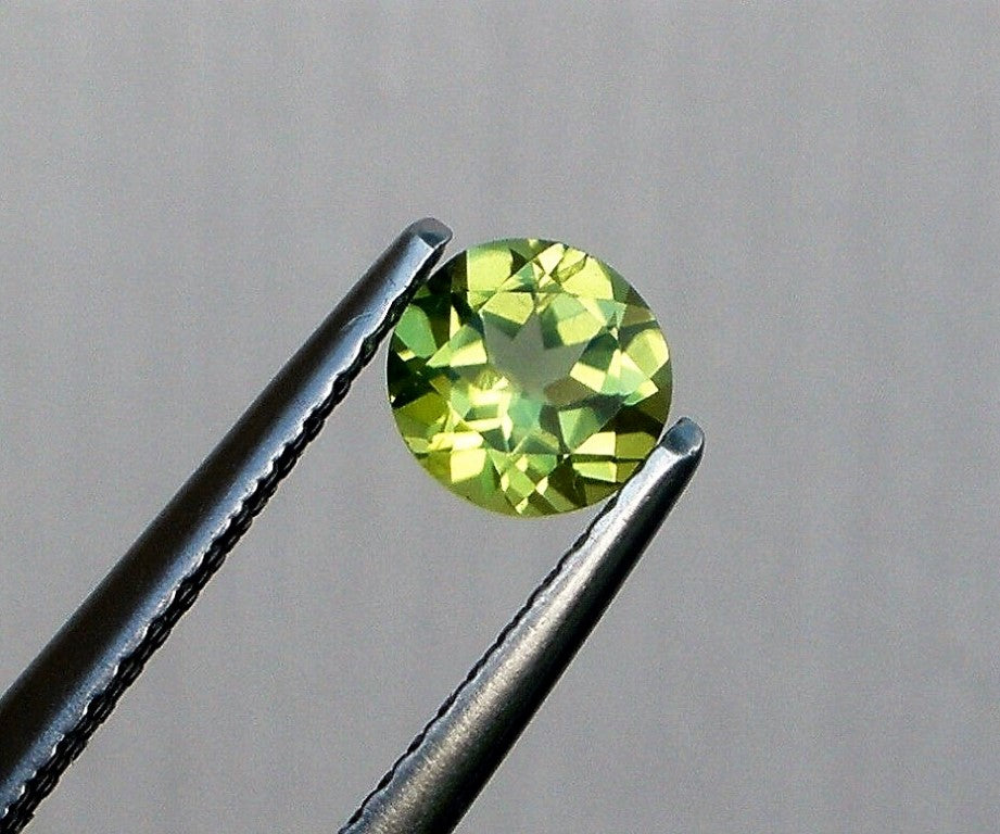 Peridot Round Cut Arizona Small VS AA