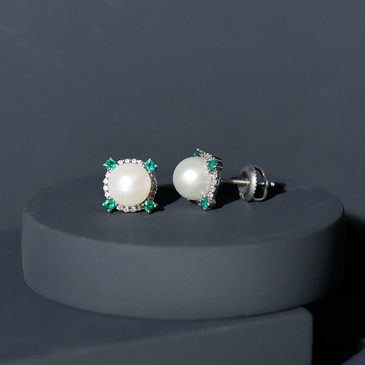 6 Carat Freshwater Pearl Bridal Stud Earrings with Emerald