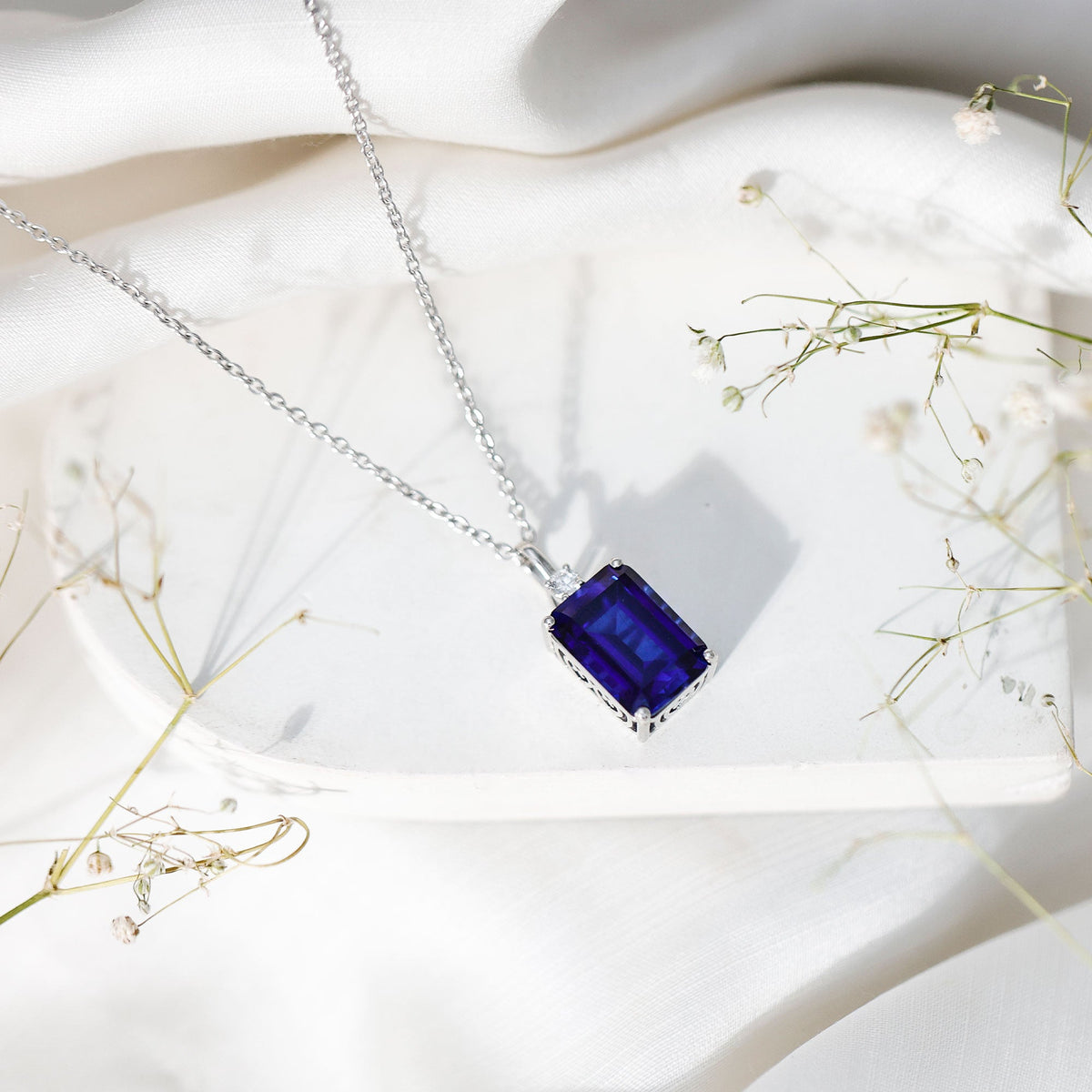 9 Carat Lab Grown Blue Sapphire Emerald Cut Necklace with Diamond