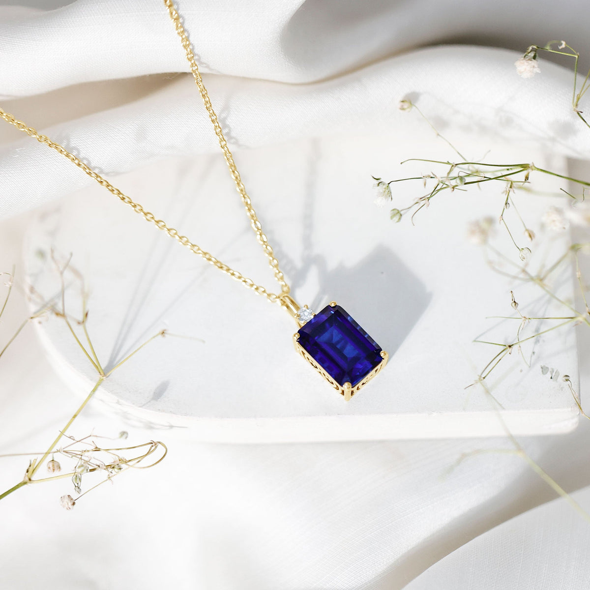 9 Carat Lab Grown Blue Sapphire Emerald Cut Necklace with Diamond