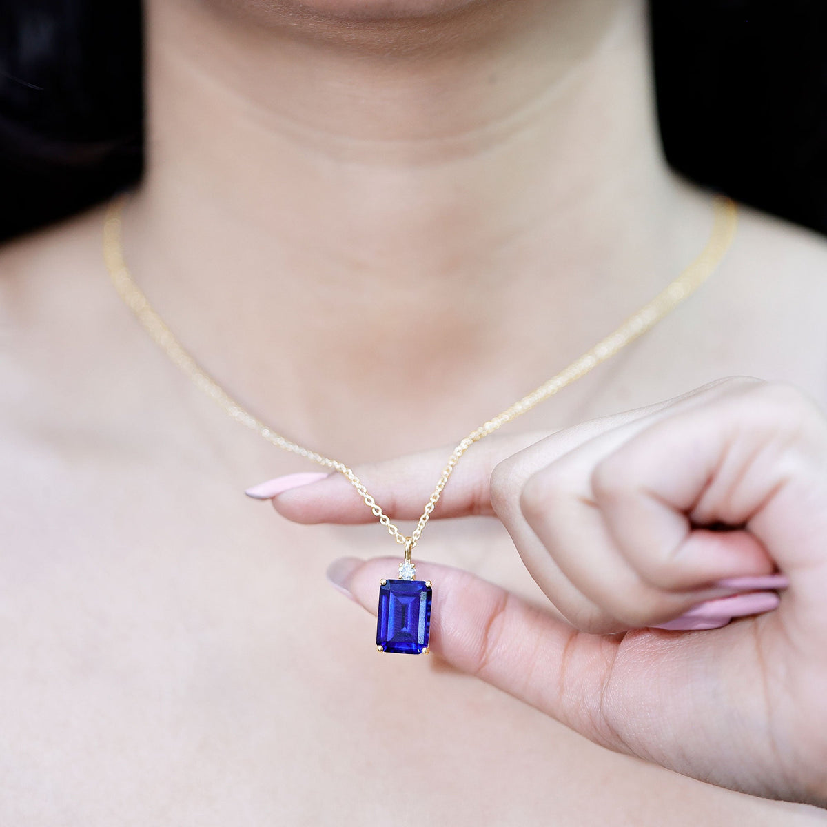 9 Carat Lab Grown Blue Sapphire Emerald Cut Necklace with Diamond