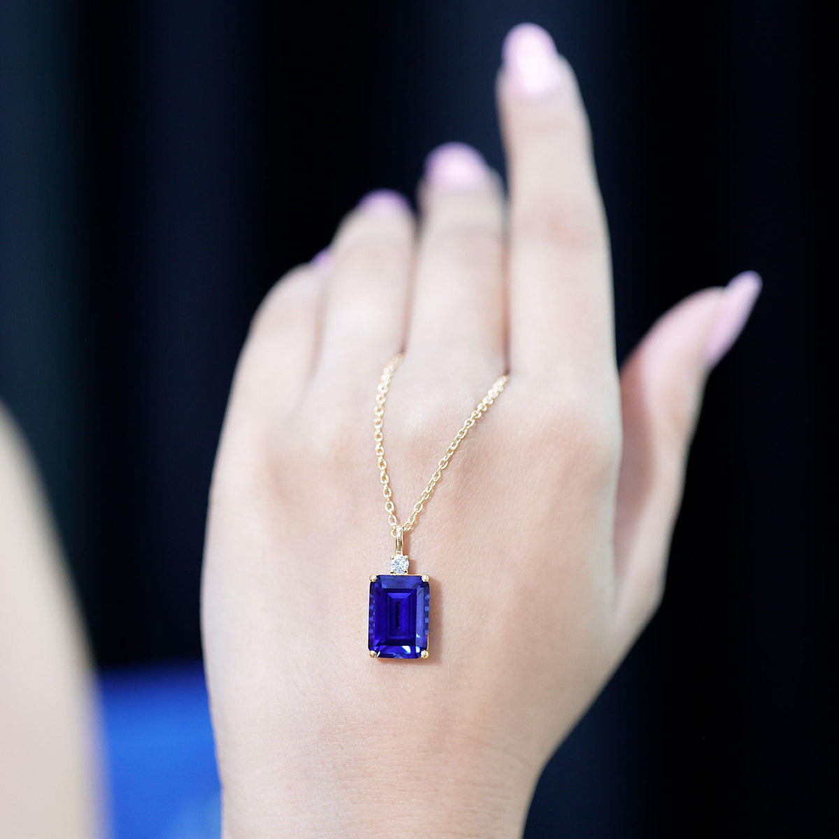 9 Carat Lab Grown Blue Sapphire Emerald Cut Necklace with Diamond
