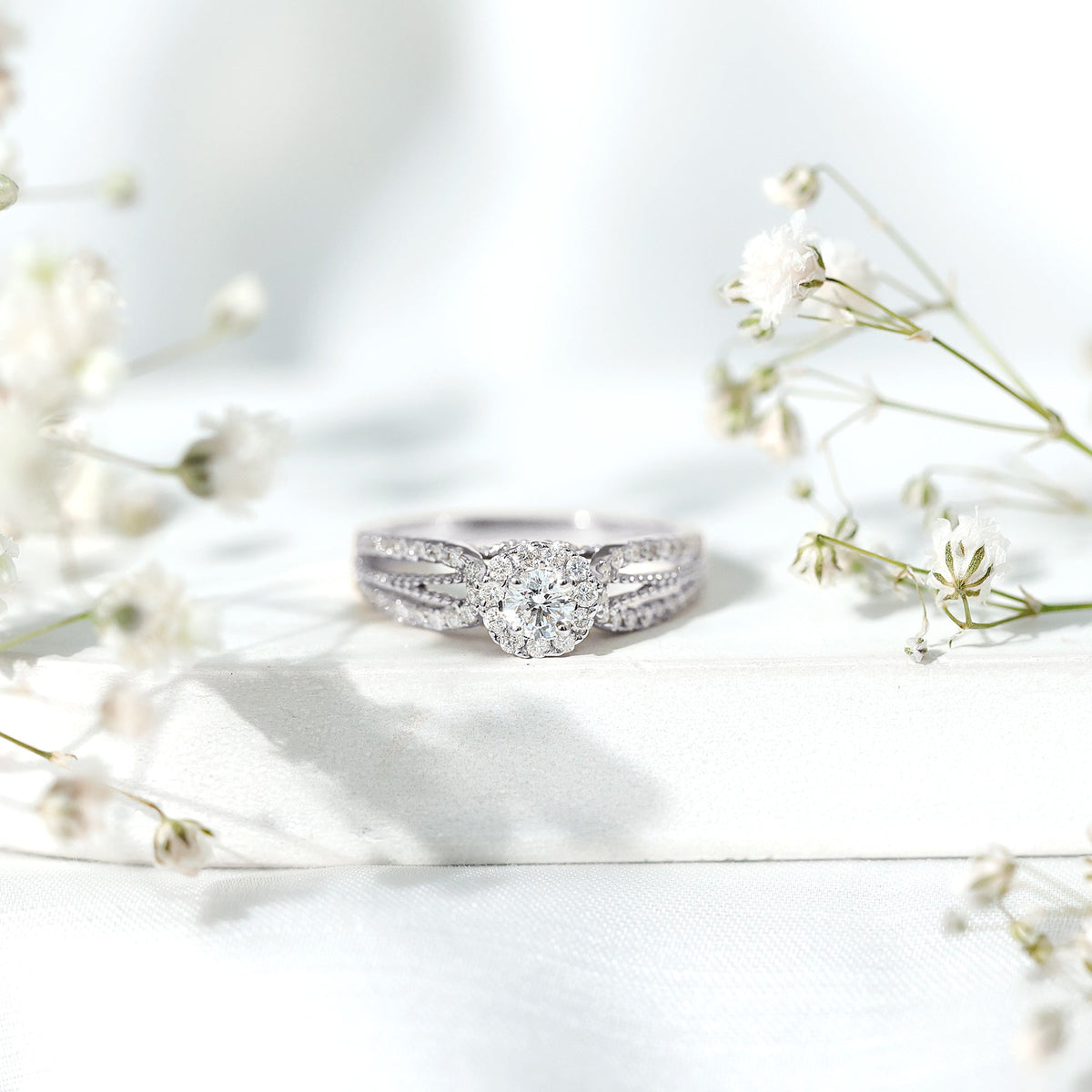 Vintage Looking Moissanite Engagement Ring For Women