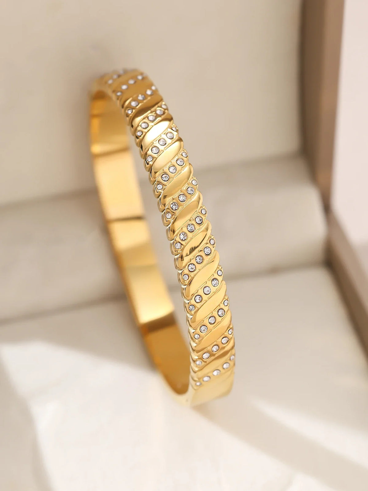 18K gold-plated stainless steel non fading gold bracelet - durable and fashionable jewelry accessory, suitable for holiday gifts