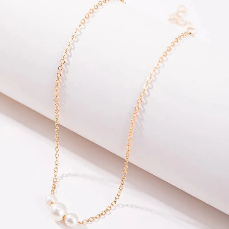 1Pcs Women's Gold Imitation Pearl Necklace Simple Luxurious Exquisite Gold Collarbone Chain Niche Style Daily Accessories