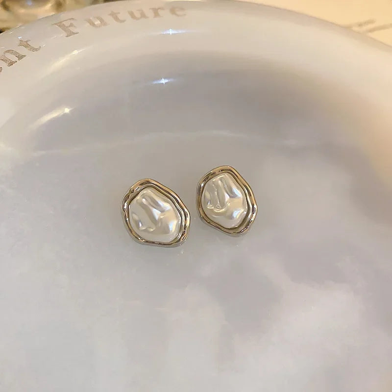 Irregular Baroque Pleated Imitation Pearl Stud Earrings For Women French Retro Temperament Earrings Gentle Jewelry Accessories