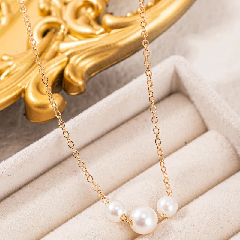 1Pcs Women's Gold Imitation Pearl Necklace Simple Luxurious Exquisite Gold Collarbone Chain Niche Style Daily Accessories