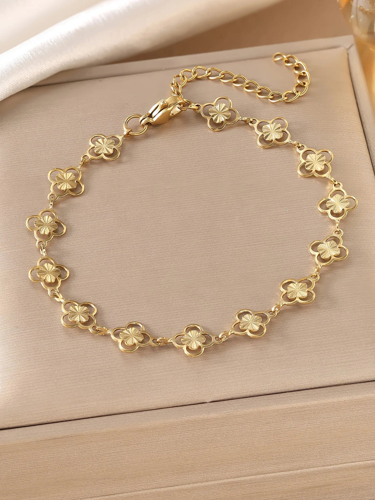 18K gold-plated stainless steel non fading gold bracelet - durable and fashionable jewelry accessory, suitable for holiday gifts