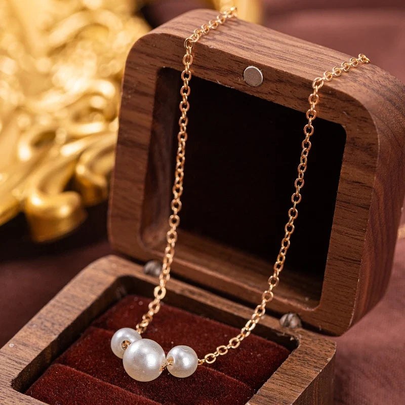 1Pcs Women's Gold Imitation Pearl Necklace Simple Luxurious Exquisite Gold Collarbone Chain Niche Style Daily Accessories