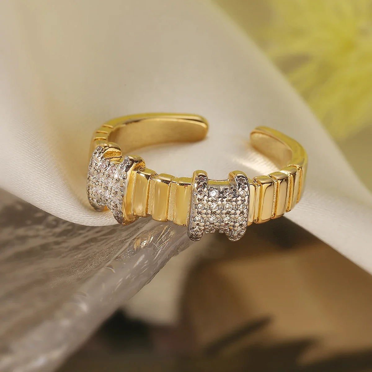 NEWBUY Luxury AAA Cubic Zirconia Pave Setting Copper Wedding Jewelry Delicate Geometric Open Rings For Elegant Women