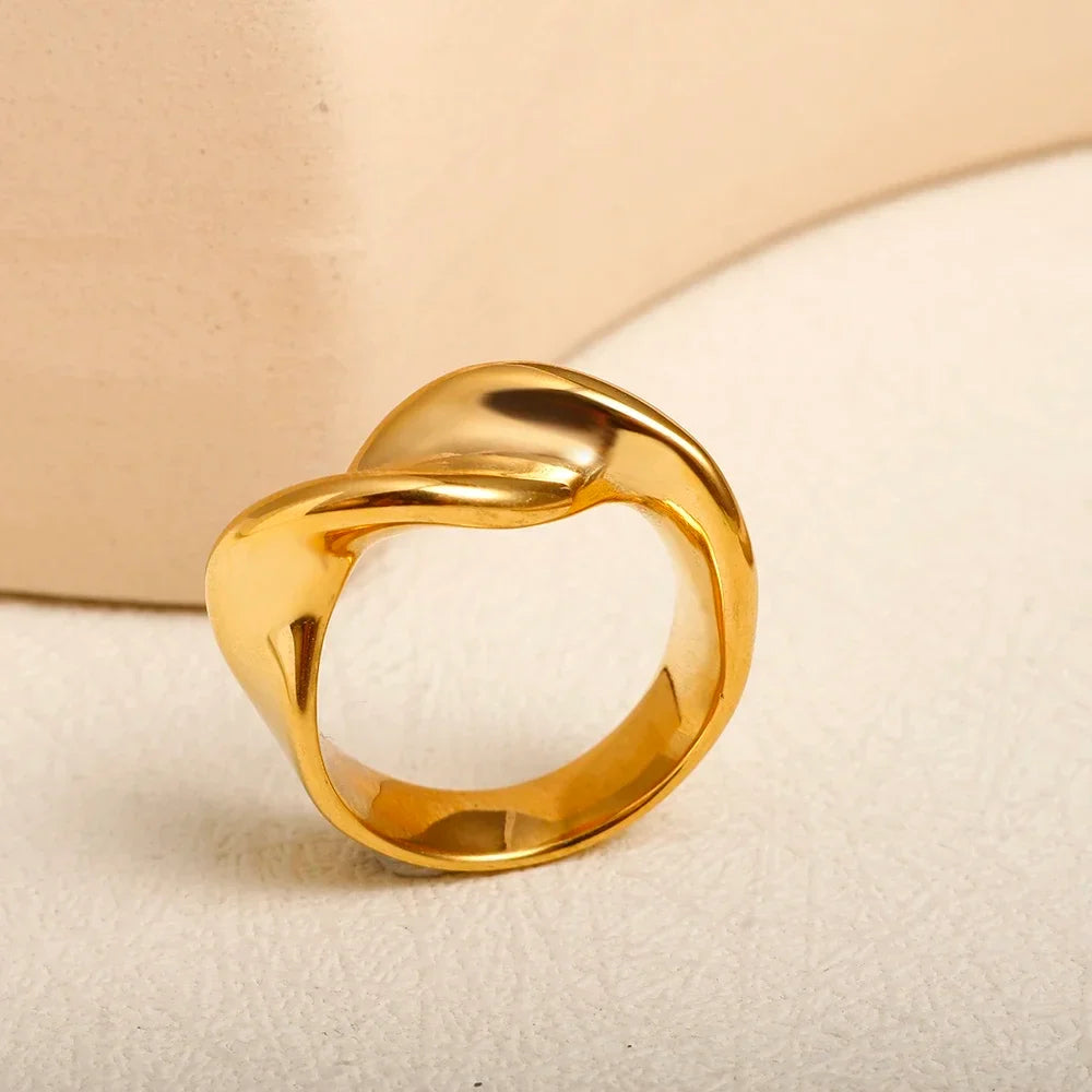 Wholesale High End Waterproof Three-dimensional M Letter Hollow Stainless Steel Finger Ring Trendy for Women Personalize Jewelry