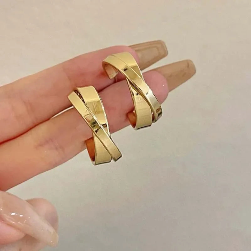 Gold Color Twisted Metal Hoop Earrings Punk Silver Color Geometric Circular Hoop Earrings Simple Design Y2K Fashion Jewelry