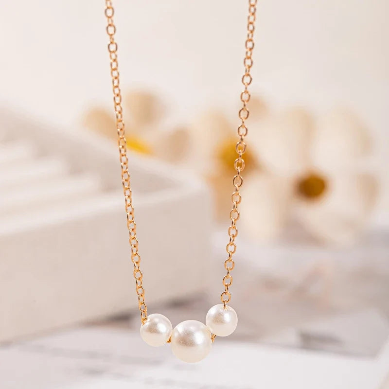 1Pcs Women's Gold Imitation Pearl Necklace Simple Luxurious Exquisite Gold Collarbone Chain Niche Style Daily Accessories