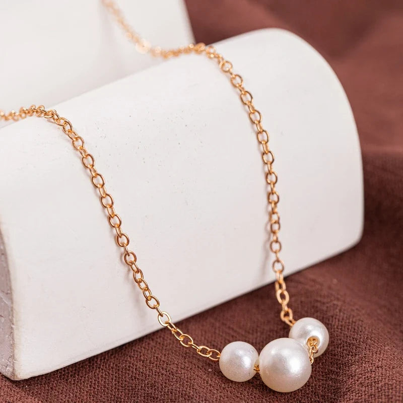 1Pcs Women's Gold Imitation Pearl Necklace Simple Luxurious Exquisite Gold Collarbone Chain Niche Style Daily Accessories