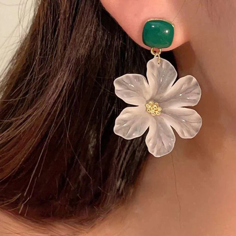 Obega White Flower Charm Square Metal Green Epoxy Drop Earrings For Women Bohemia Romantic Camellia Flower Dangle Earring Luxury