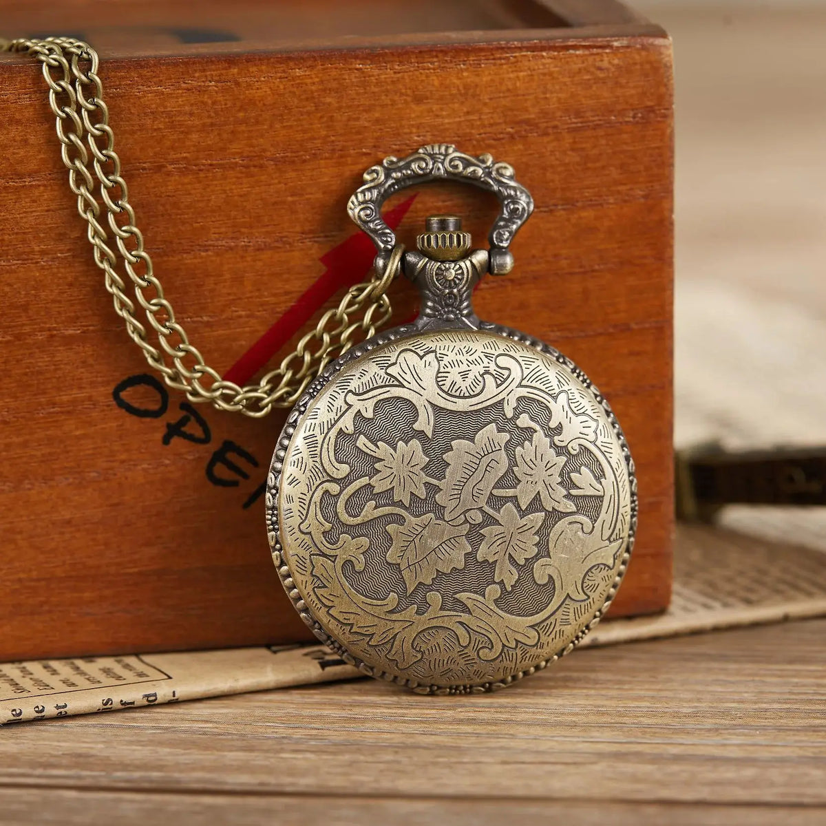 Vintage Classic Quartz Pocket Watch Exquisite Carved Roman Numeral Chain Pendant Men Women Pocket Watches reloj de bolsillo