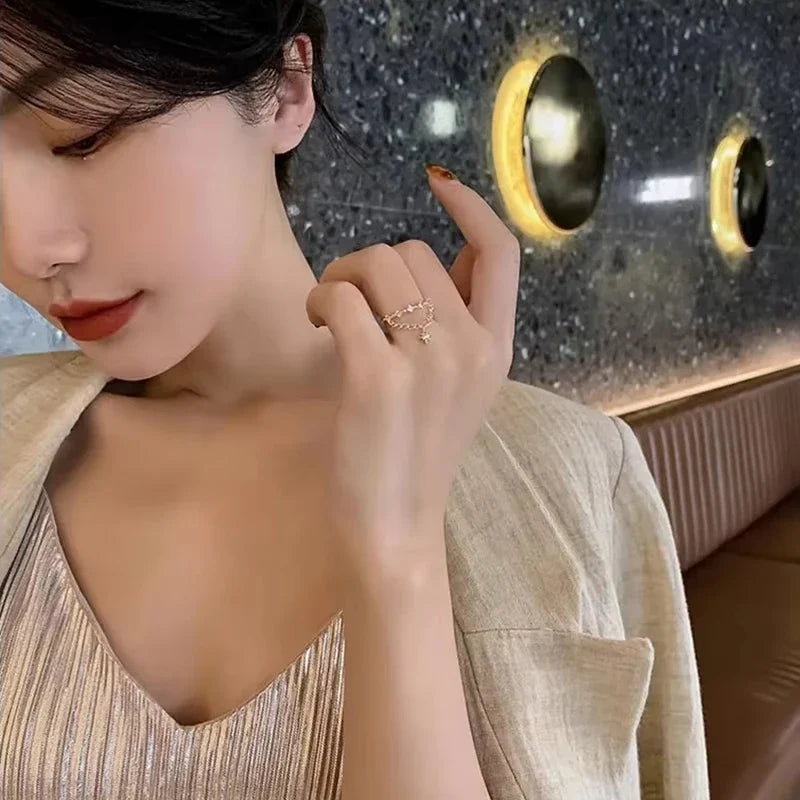 Shinny Rhinestone Gold Color Chain Star Pendant Open Rings Korean Style Woman Fashion Jewelry Wedding Party Girl's Trendy Ring