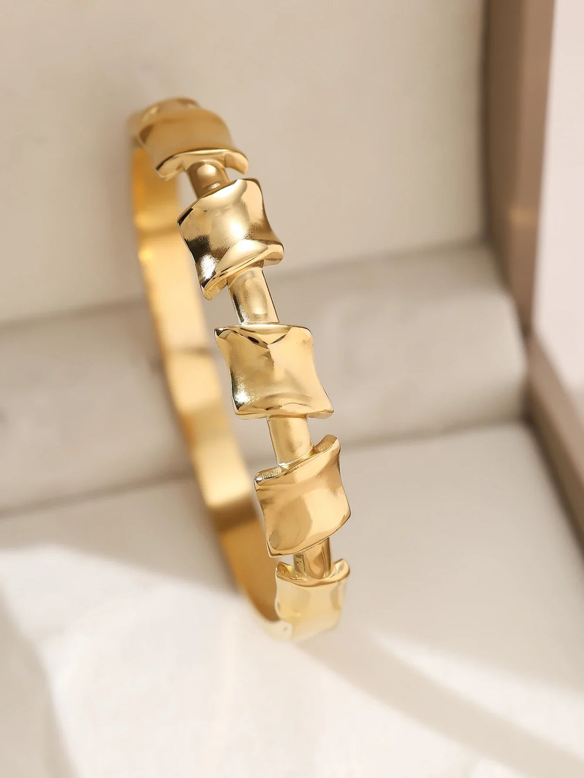 18K gold-plated stainless steel non fading gold bracelet - durable and fashionable jewelry accessory, suitable for holiday gifts