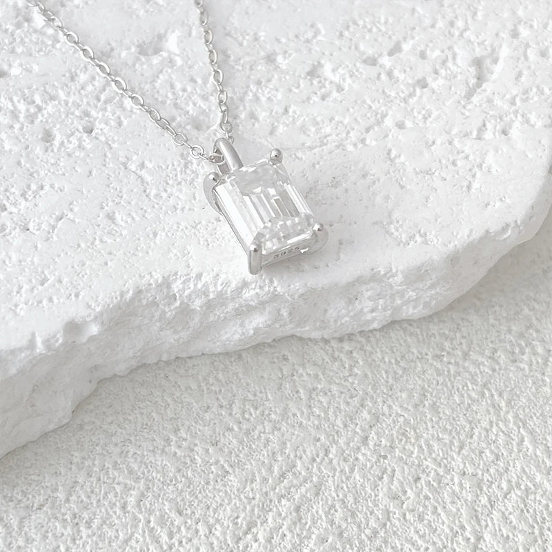 NeeTim 1ct 2ct  3ct 4ct Emerald Cut Moissanite Pendant Necklace for Women S925 Silver with White Gold Plated Necklaces Chain