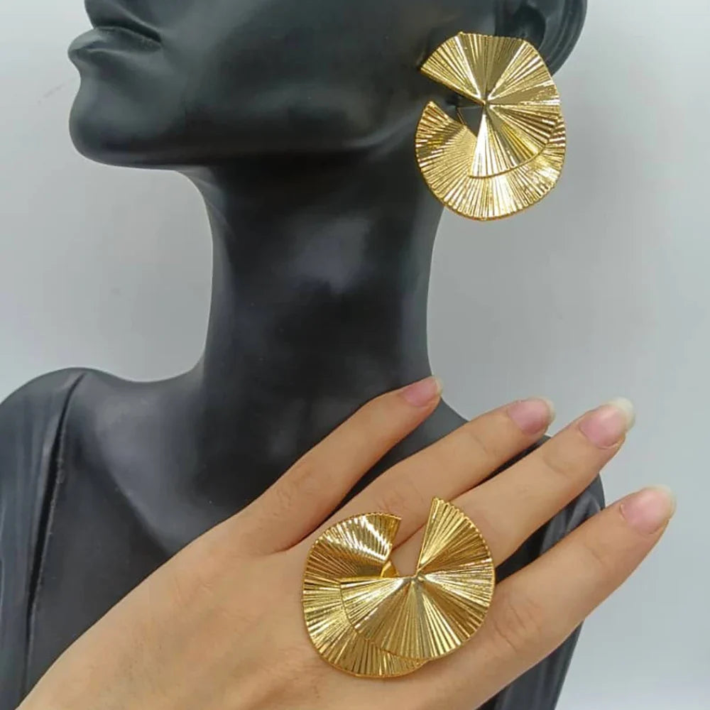 Fashion Earrings and Ring Jewelry Set 18k Gold Plated Hoop Earrings and Finger Ring 2Pcs Set for Engagement Party Gift Accessory