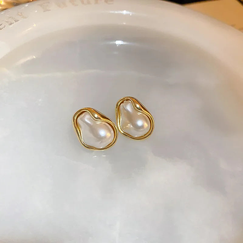 Irregular Baroque Pleated Imitation Pearl Stud Earrings For Women French Retro Temperament Earrings Gentle Jewelry Accessories