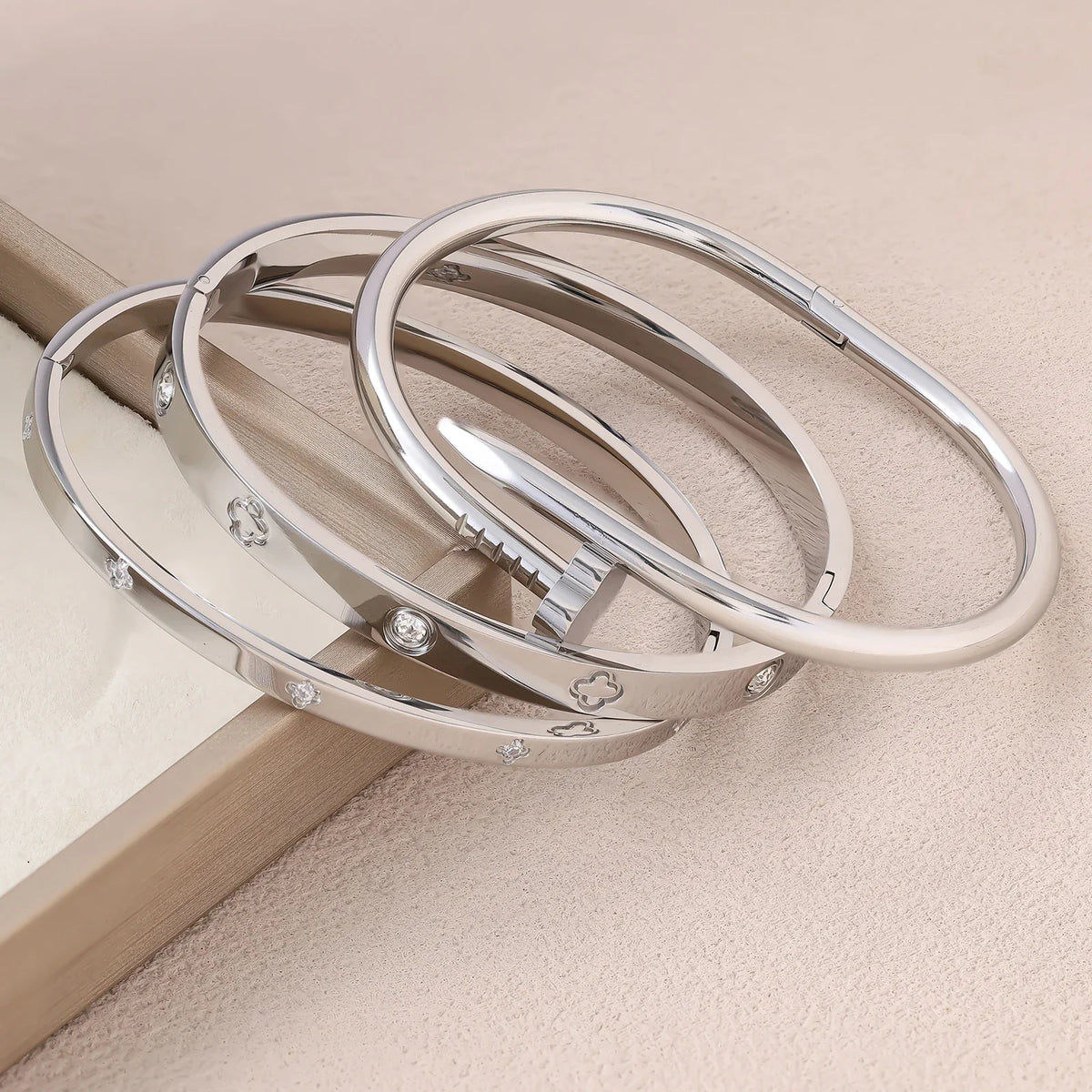 1pc 18K Gold Plated Stainless Steel Stackable Bracelet With Chain And Clover Design, Fashion Style For Women, Suitable For Casua