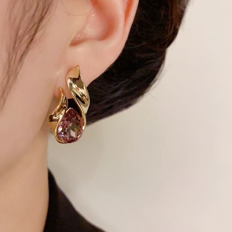 2026 Metal Teardrop Stud Earrings, European Retro Light Luxury Jewelry