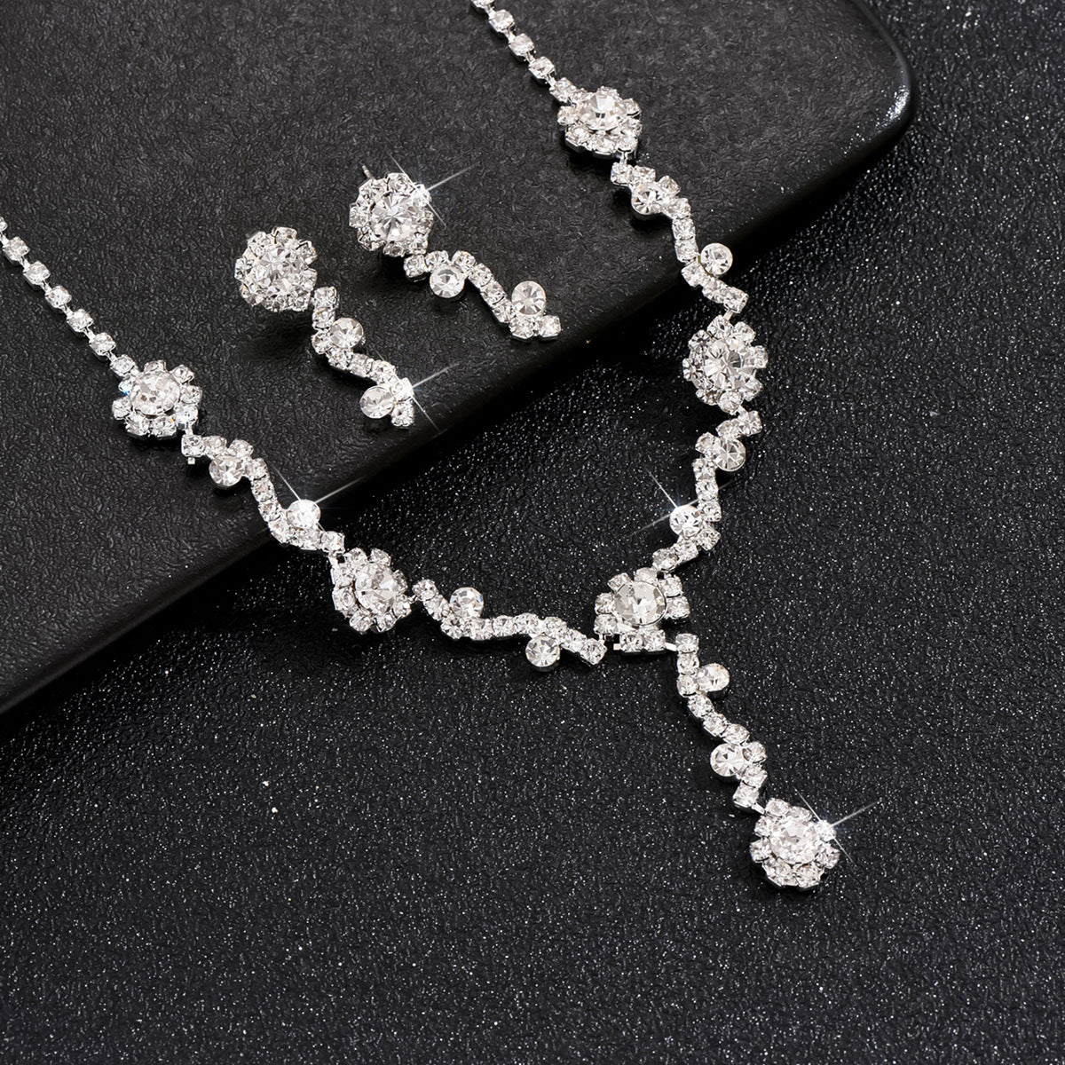 2026 Cross-Border European And American Fashion Luxury High-End Sparkling Rhinestone Pearl Necklace Women's Versatile Two-Piece Set Of Necklaces