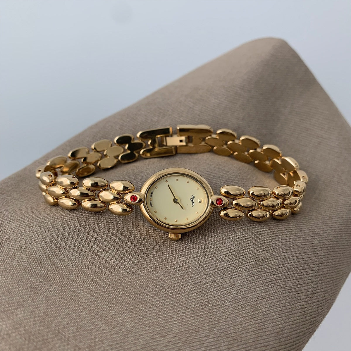 Retro Exquisite Luxury Oval Small Dial Fashion Trend