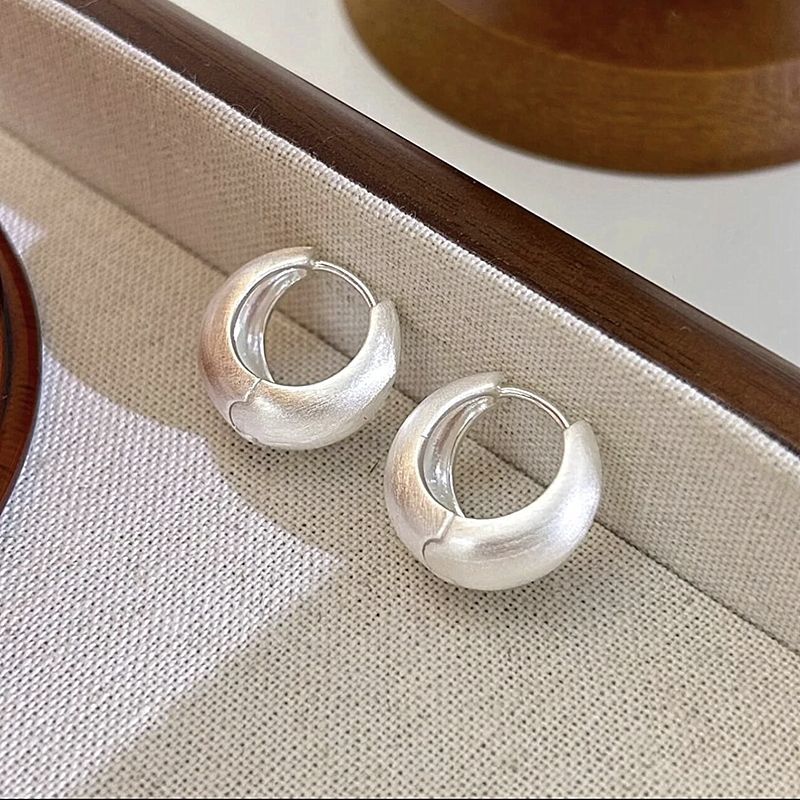 Women's Pure Silver Post Earrings With Traditional Brushed Craft, Light Luxury High-end Stud Earrings, 2026 New Bestseller, Exquisite Niche Ear Jewelry