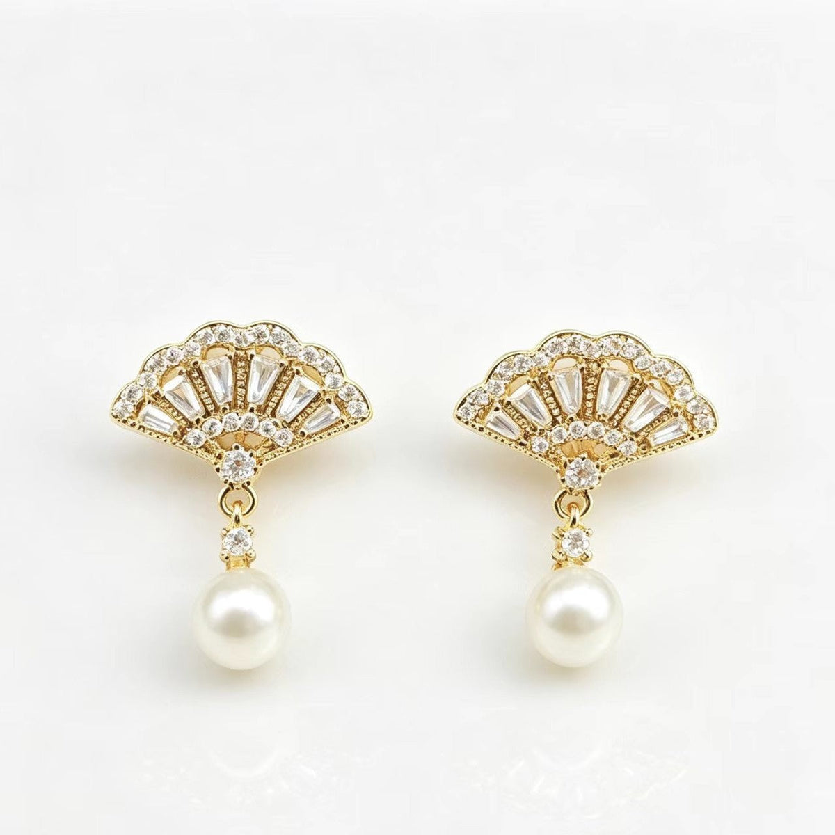 French-style Vintage Pearl-encrusted Fan-shaped Silver Stud Earrings With Zircon Embellishments
