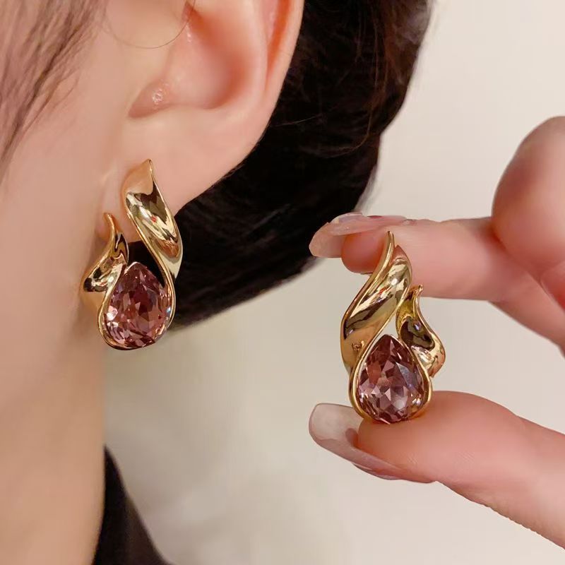 2026 Metal Teardrop Stud Earrings, European Retro Light Luxury Jewelry