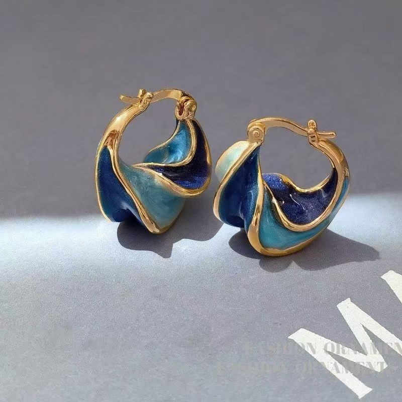 French Vintage Earrings With Spiral Texture. Exquisite Enamel & Oil Drip Craft, High-end Vibe, Niche Style And Versatile For Daily Wear.